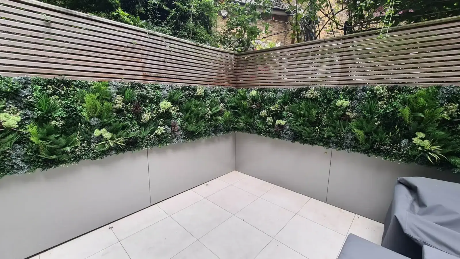 Accent foliage arranged for quick slot-in placement